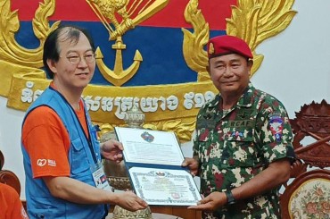 ក្រុមគ្រូពេទ្យស្ម័គ្រចិត្តកូរ៉េ ជួយពិនិត្យ ពិគ្រោះជំងឺទូទៅជូនដល់នាយ ពលទាហាន និងក្រុមគ្រួសារ នៅបញ្ជាការដ្ឋានទ័ពពិសេស