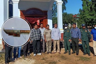 កំហឹងភ្លើងប្រចណ្ឌយកកាំបិតកាប់ប្រពន្ធជាច្រើនកាំបិតបណ្តាលឲ្យស្លាប់ហើយចងកសម្លាប់ខ្លួន