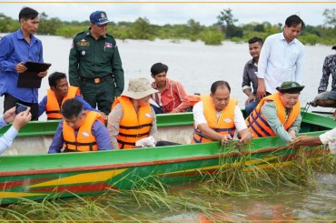 អភិបាលខេត្ត បានអញ្ជើញចុះពិនិត្យផលប៉ះពាល់ស្រូវរដូវវស្សា  និងហេដ្ឋារចនាសម្ព័ន្ធដែលរងប៉ះពាល់ នៅស្រុកគូលែន