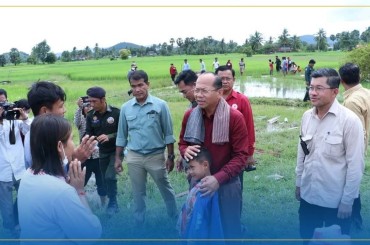 អភិបាលខេត្តកំពត ឯកឧត្តម បណ្ឌិត ម៉ៅ ធនិន អញ្ជើញសំណេះសំណាលសាកសួរសុខទុក្ខ ប្រជាពលរដ្ឋរងគ្រោះដោយខ្យល់កន្ត្រាក់ចំនួន៥១៣គ្រួសារ ២០២២ ស្ថិតក្នុងឃុំចំនួន៣នៃស្រុកទឹកឈូ ខេត្តកំពត